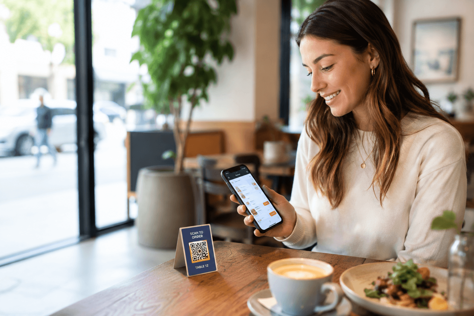 QR ile sipariş veren restoran misafiri